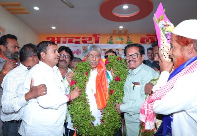 पत्रकारांच्या मुला – मुलींच्या करिअर साठी केलेल्या मदतीबद्दल मंत्री चंद्रकांत (दादा) पाटील यांचा बार्शीत पत्रकारांच्या वतीने सत्कार